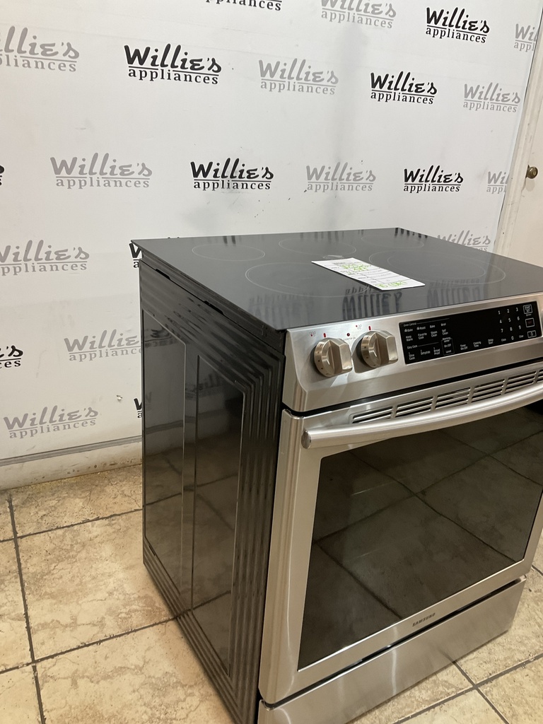 Samsung Used Electric Stove 220volts(40/50 AMP) 30inches {no cord} (Stainless steel) 
