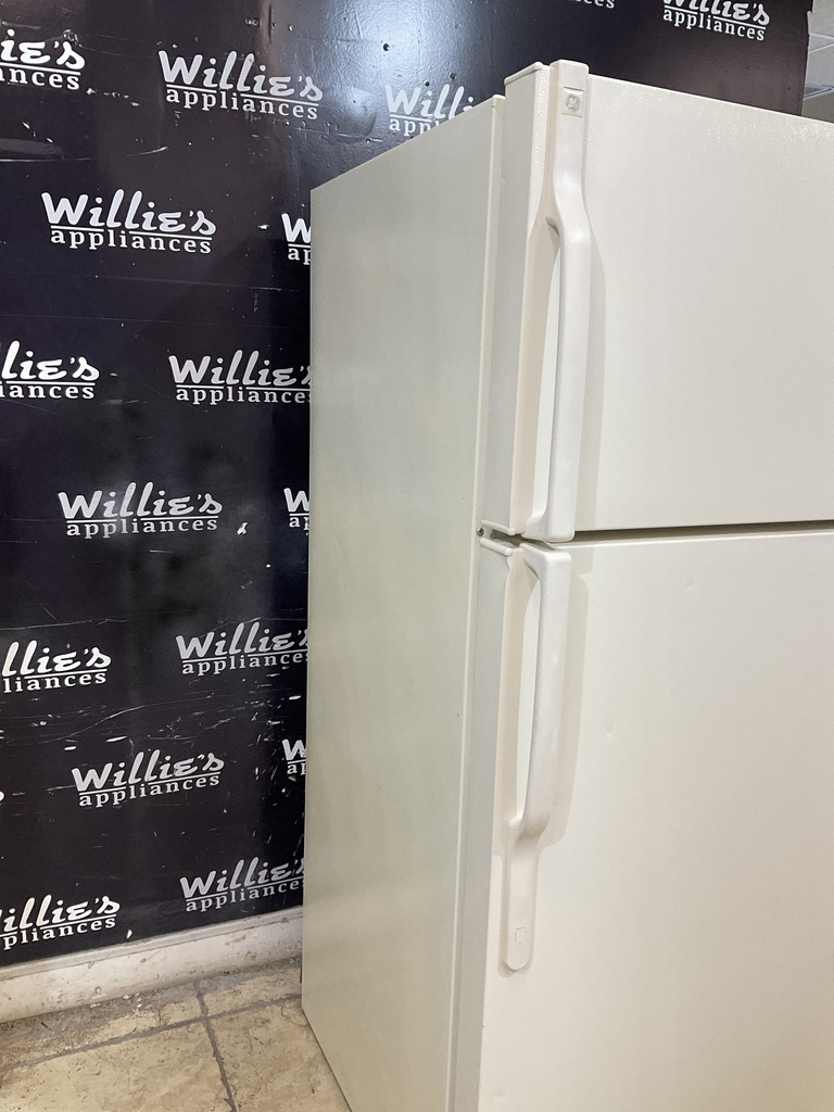 Ge Used Refrigerator Top and Bottom 28x62 (Bisque) 