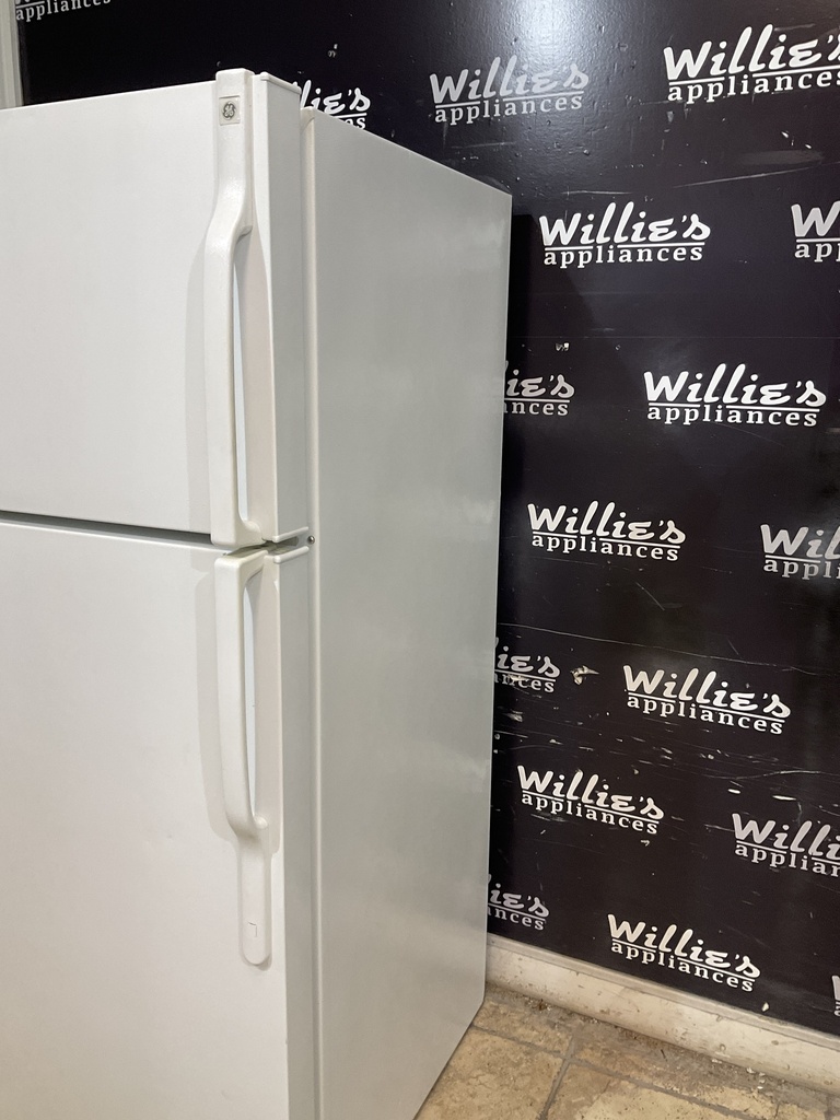 Ge Used  Refrigerator Top and Bottom 28x61 1/2” (White) 