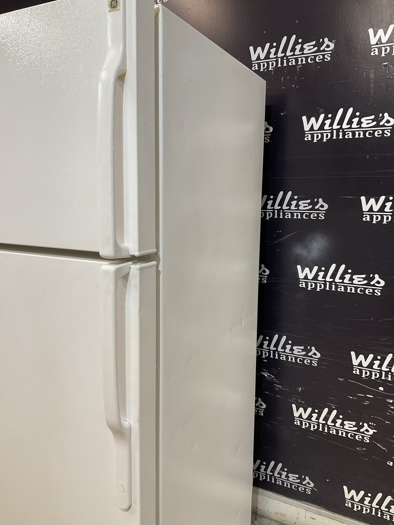 Ge Used Refrigerator Top and Bottom 28x64 1/2” (White) 