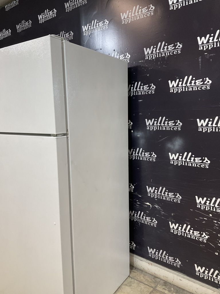 Ge Used Refrigerator Top and Bottom 28x67 (White) 