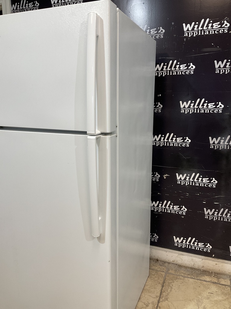 Ge Used Refrigerator Top and Bottom 28x64 (White) 
