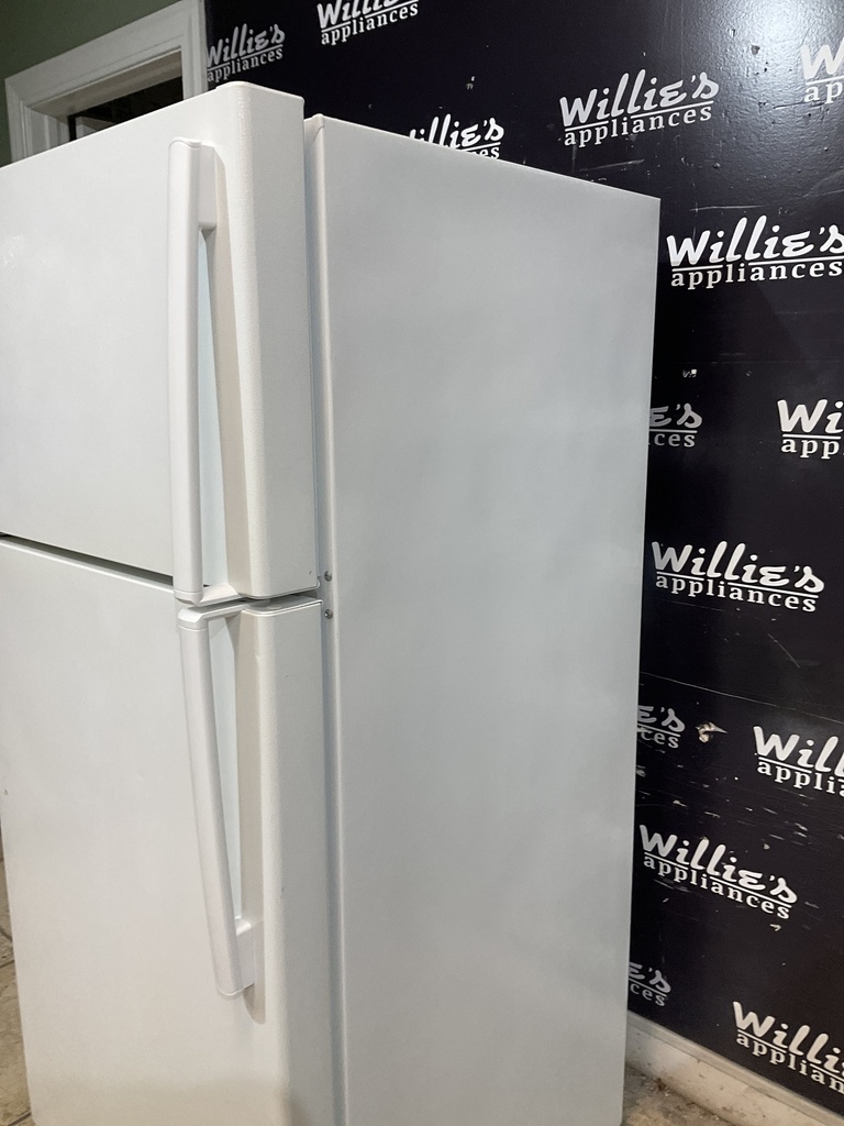 Ge Used Refrigerator Top and Bottom 28x61 1/2” (White) 