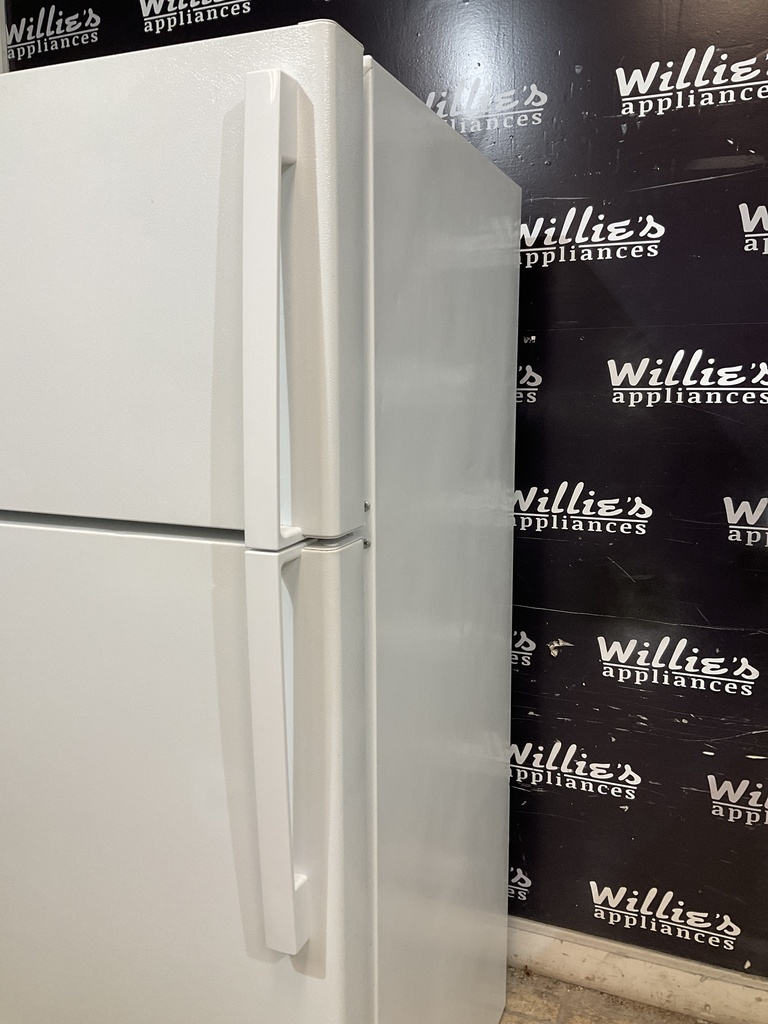 Ge Used Refrigerator Top and Bottom 28x61 1/2” (White) 