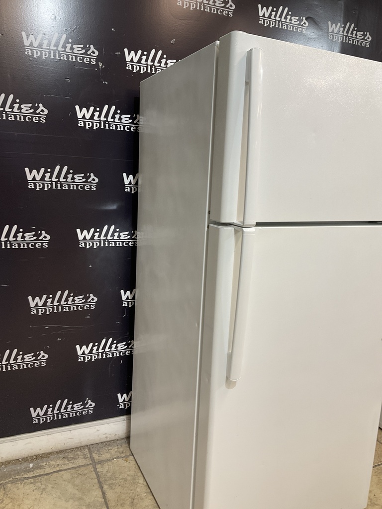Ge Used Refrigerator Top and Bottom 28x64 1/2” (White)