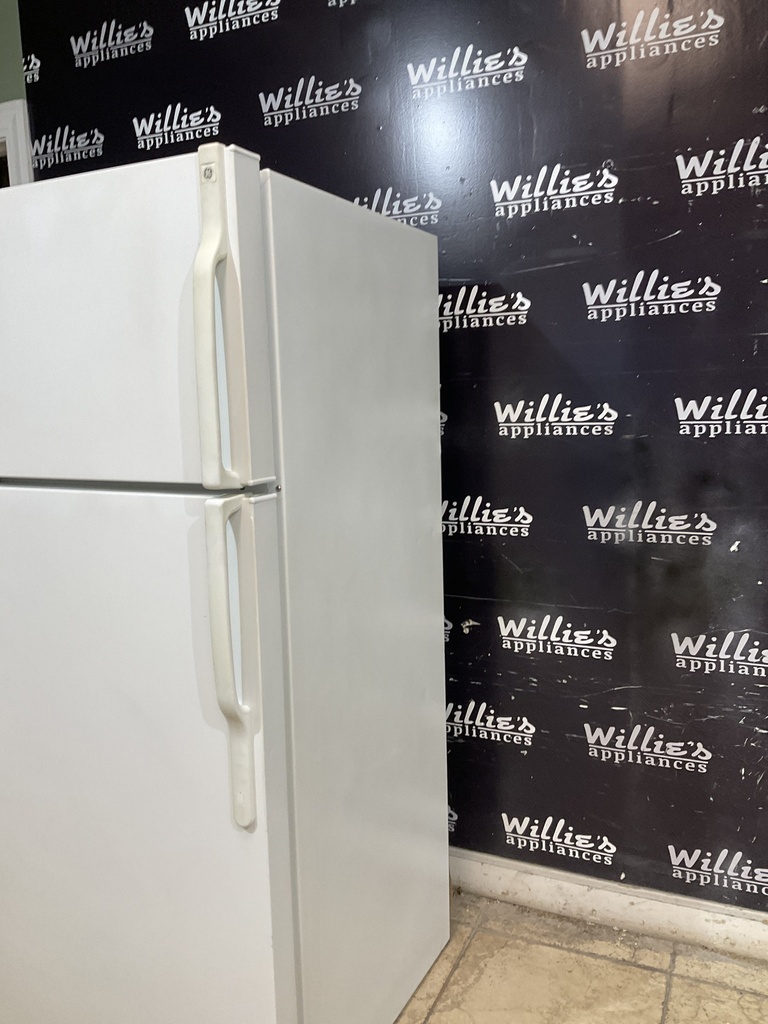 Ge Used Refrigerator Top and Bottom 28x65 (White) 