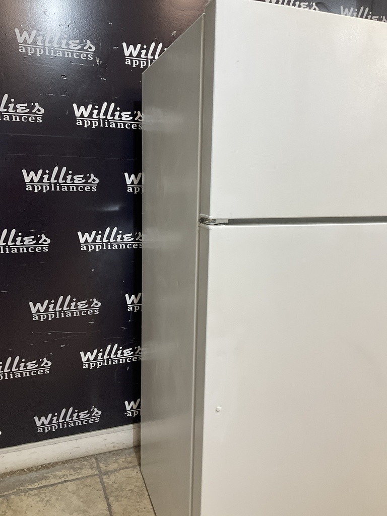 Ge Used Refrigerator Top and Bottom 28x65 (White) 
