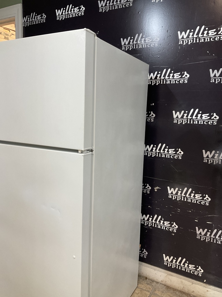 Hotpoint Used Refrigerator Top and Bottom 28x61 1/2” (White) 