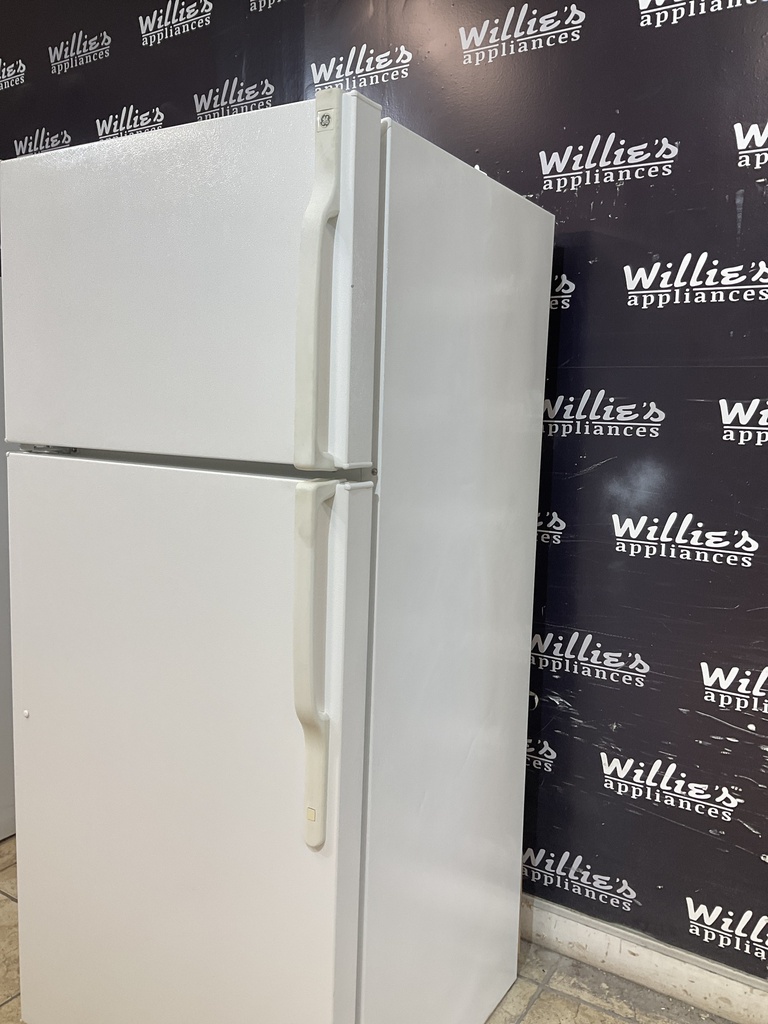 Ge Used Refrigerator Top and Bottom 28x64 1/2” (White) 