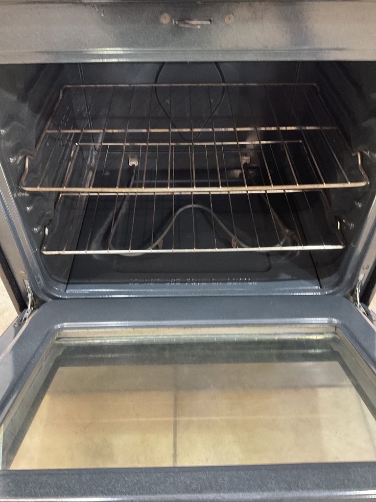Frigidaire Used Electric Stove 30inches {no cord} 