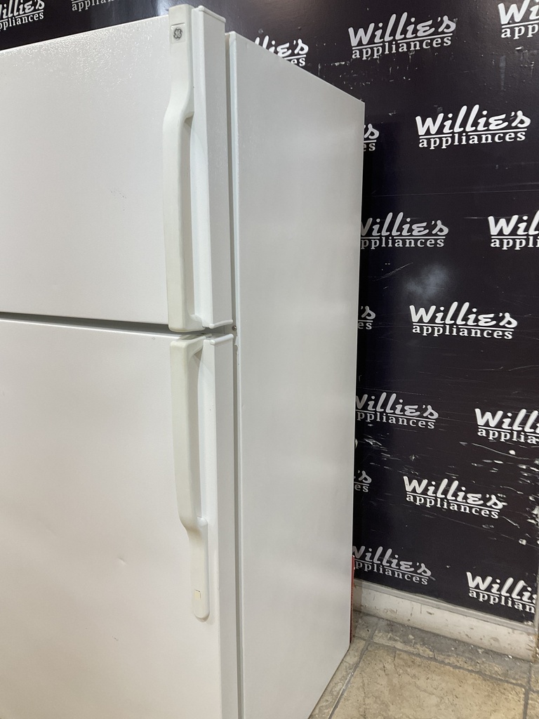 Ge Used Refrigerator Top and Bottom 28x61 1/2” (White) 