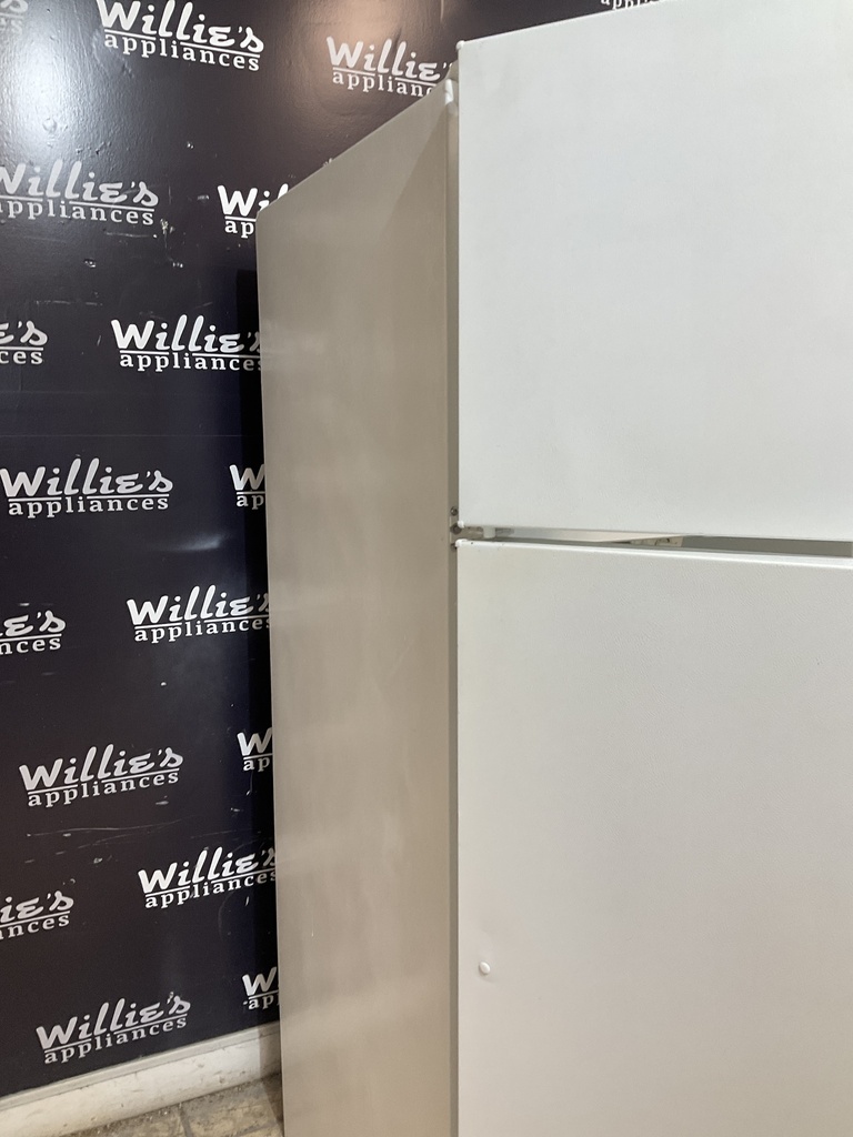 Ge Used Refrigerator Top and Bottom 28x67 1/2” (White) 