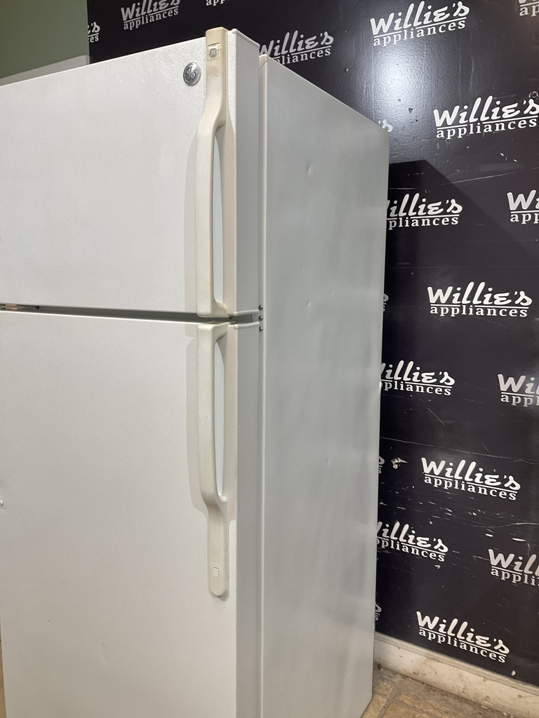 Ge Used Refrigerator Top and Bottom 28x67 1/2” (White) 