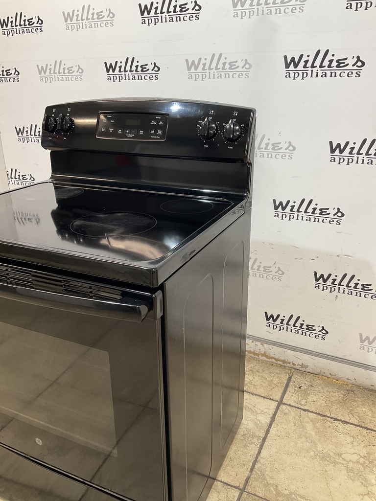 Ge Used Electric Stove 220volts (40/50 AMP) 30inches {no cord} (Black) 