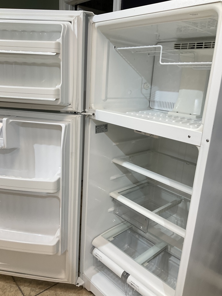 Ge Used Refrigerator Top and Bottom 28x64 1/2” (White)