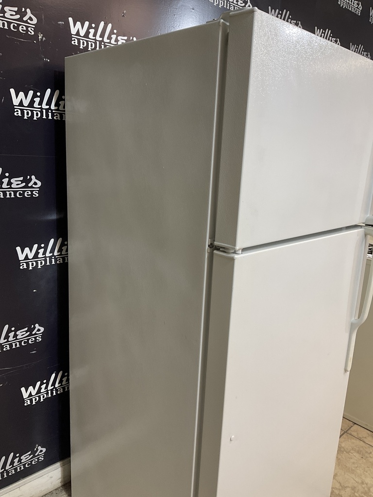 Ge Used Refrigerator Top and Bottom 28x64 1/2” (White)