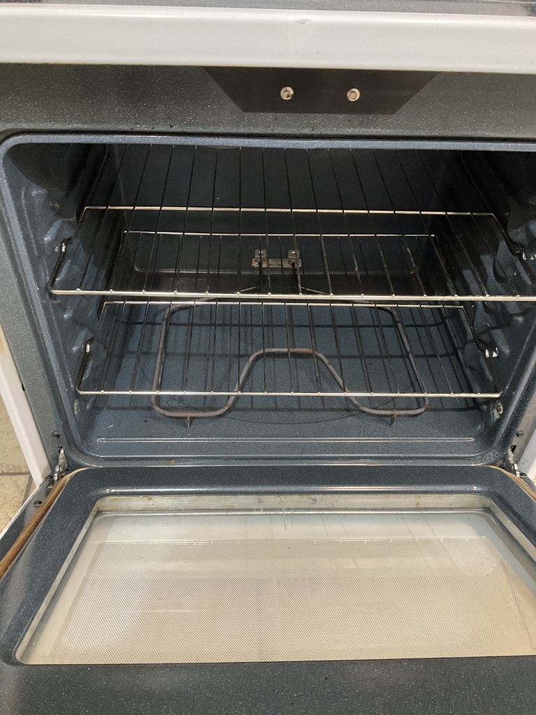 Ge Used Electric Stove 220volts (40/50 AMP) 30inches {3 prong} (White) 