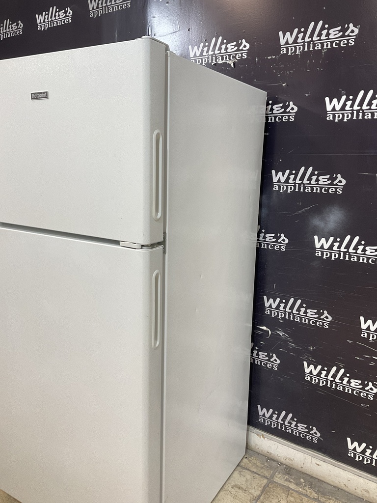 Hotpoint Used Refrigerator Top and Bottom 28x61 1/2” (White) 