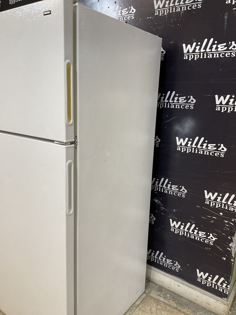 Hotpoint Used Refrigerator Top and Bottom 28x61 1/2” (White)