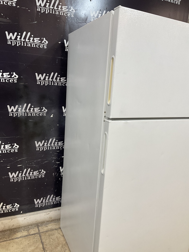 Hotpoint Used Refrigerator Top and Bottom 28x61 1/2” (White)