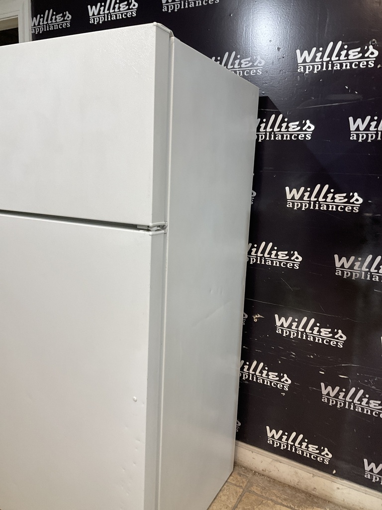 Ge Used Refrigerator Top and Bottom 28x64 1/2” (White) 