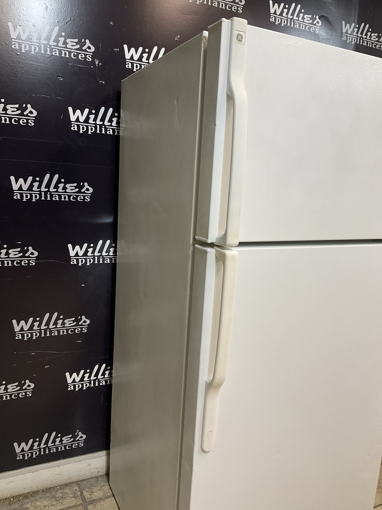 Ge Used Refrigerator Top and Bottom 28x64 1/2” (White) 