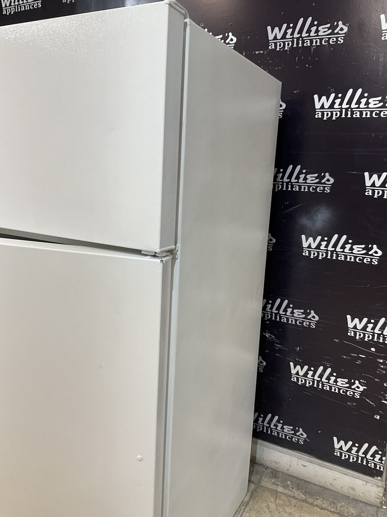 Ge Used Refrigerator Top and Bottom 28x61 1/2” (White)