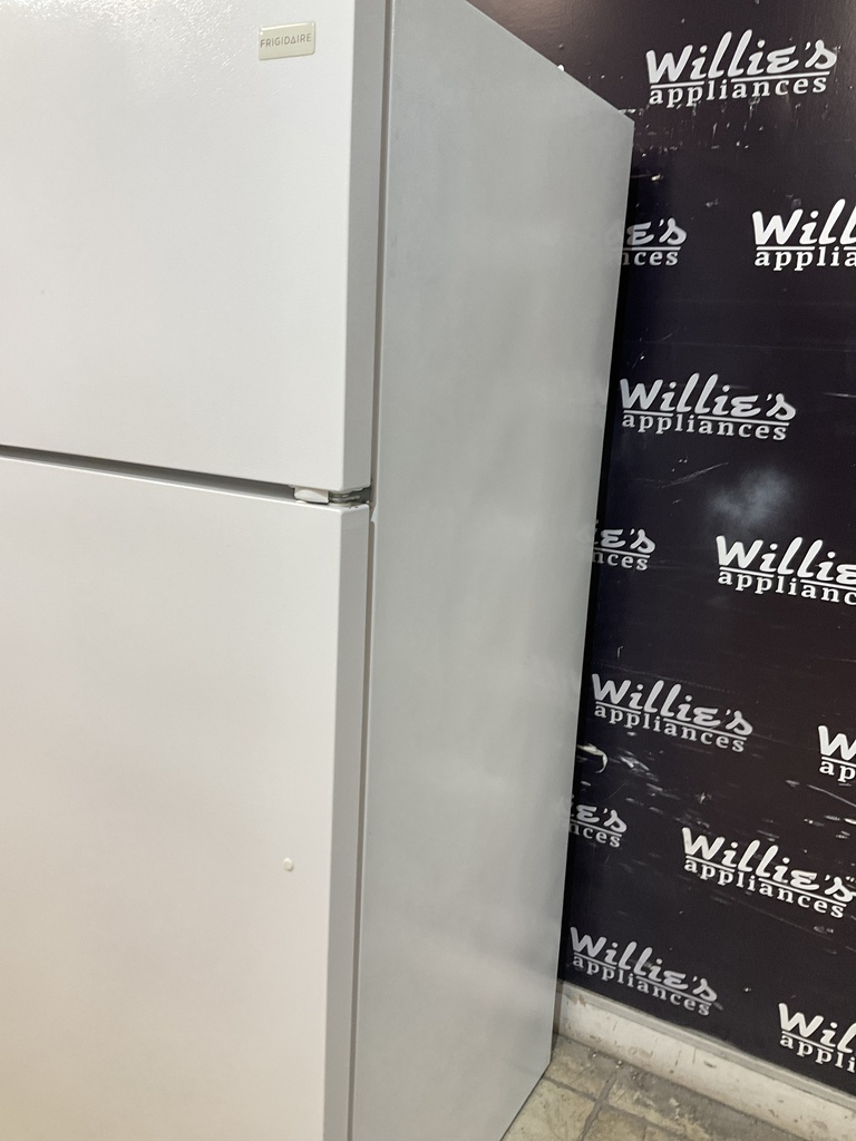 Frigidaire Used Refrigerator Top and Bottom 28x65 (White) 