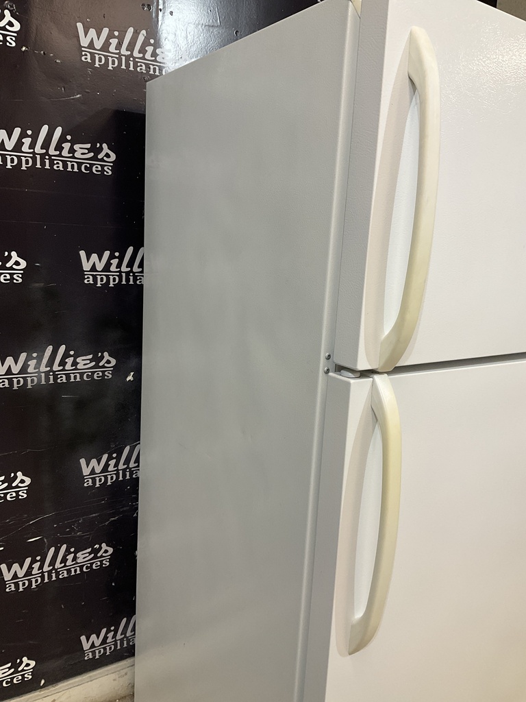 Frigidaire Used Refrigerator Top and Bottom 28x65 (White) 