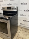Frigidaire Used Electric Stove 220volts (40/50 AMP) 30inches {no cord} (Stainless steel) 