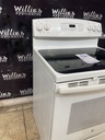 Ge Used Electric Stove 220volts (40/50 AMP) 30inches {4 prong} (White) 