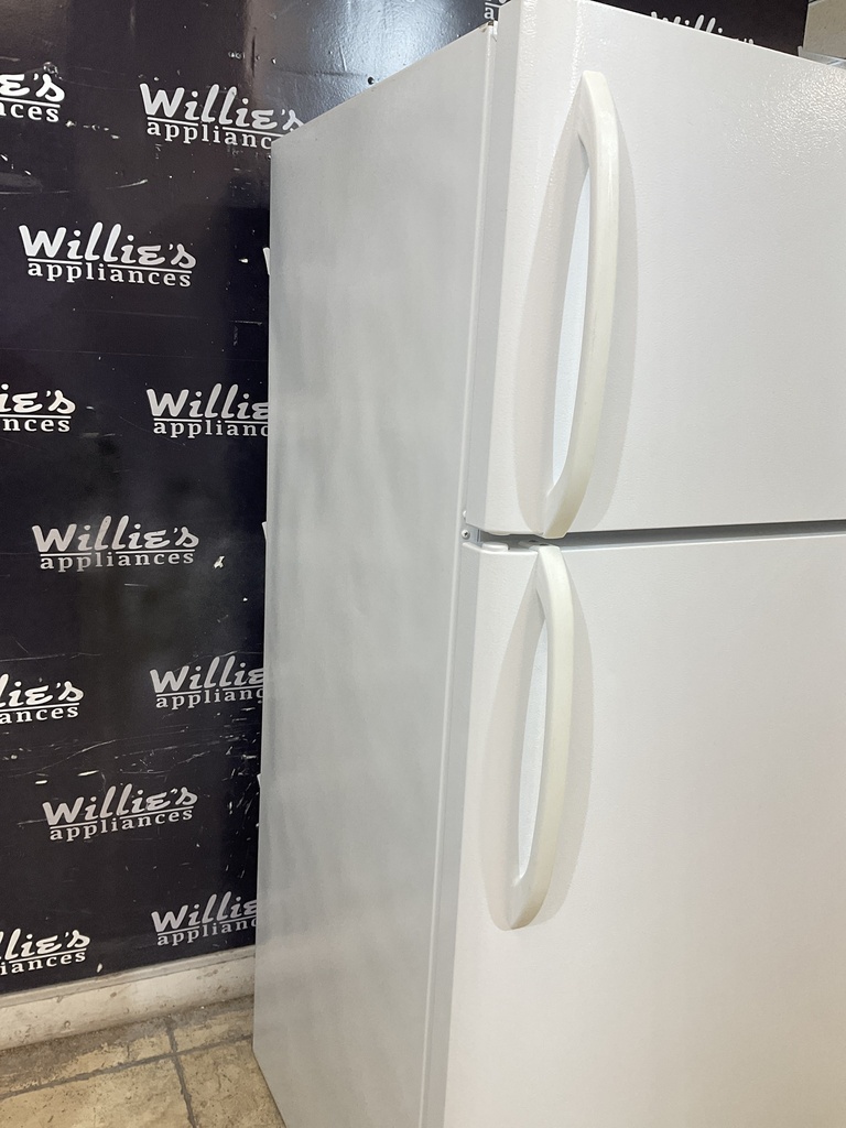 White Westinghouse Used Refrigerator Top and Bottom 30 1/2” x 65 1/2”  (White) 