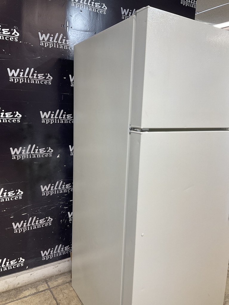 Ge Used Refrigerator Top and Bottom 28x67 (White) 
