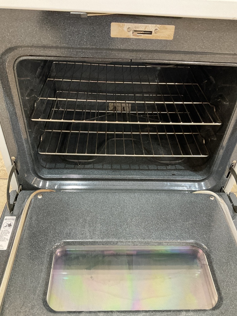 Ge Used Electric Stove 220volts (40/50 AMP) 30inches {4 prong} (White/Black)