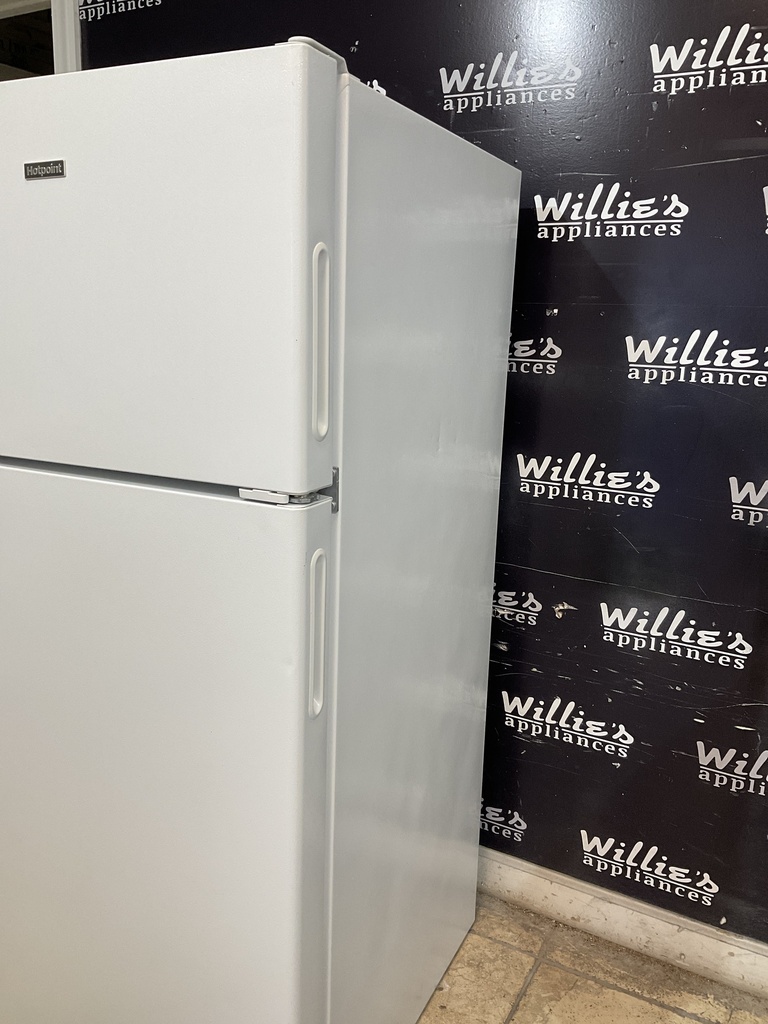 Hotpoint Used Refrigerator Top and Bottom 28x61 1/2” 