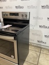 Whirlpool Used Electric Stove 220volts (40/50 AMP) 30inches {no cord} (Stainless Steel) 