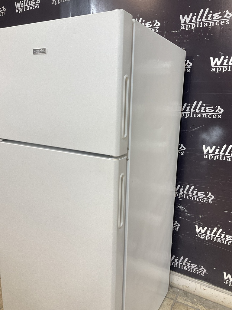 Hotpoint Used Refrigerator Top and Bottom 28x61 1/2” (White) 