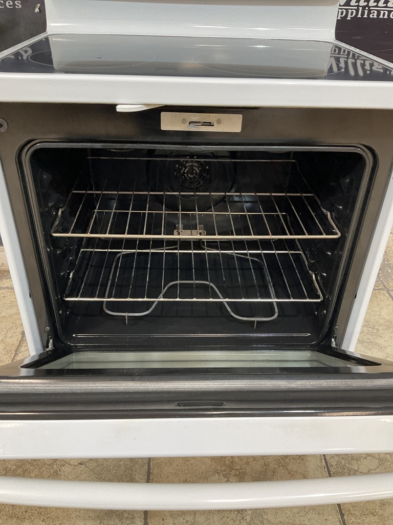Ge Used Electric Stove 220volts (40/50 AMP) 30inches {3 prong} (White)
