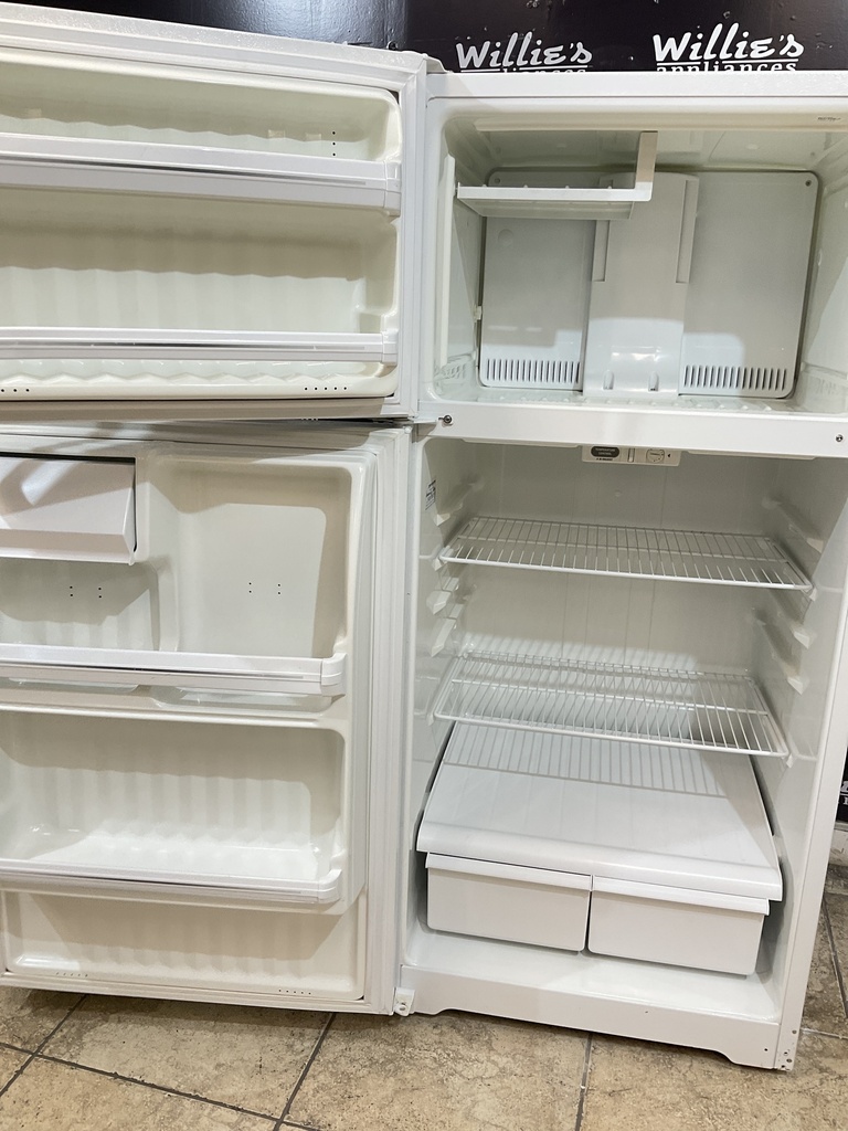 Ge Used Refrigerator Top and Bottom 28x61 1/2” (white) 