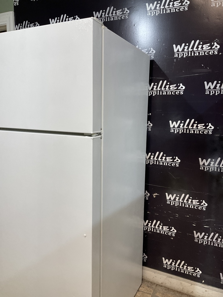 Ge Use Refrigerator Top and Bottom 28x67 1/2” (White)