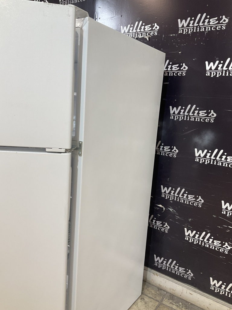 Hotpoint Used Refrigerator Top and Bottom 28x61 1/2” (White) 