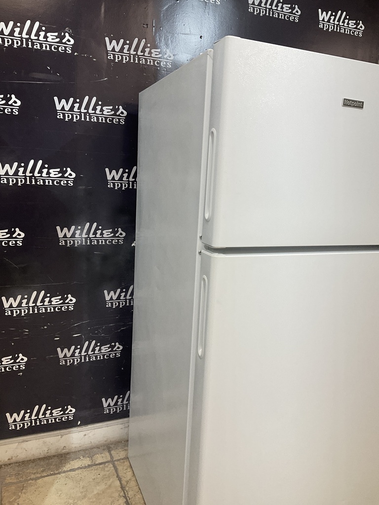 Hotpoint Used Refrigerator Top and Bottom 28x61 1/2” (White) 