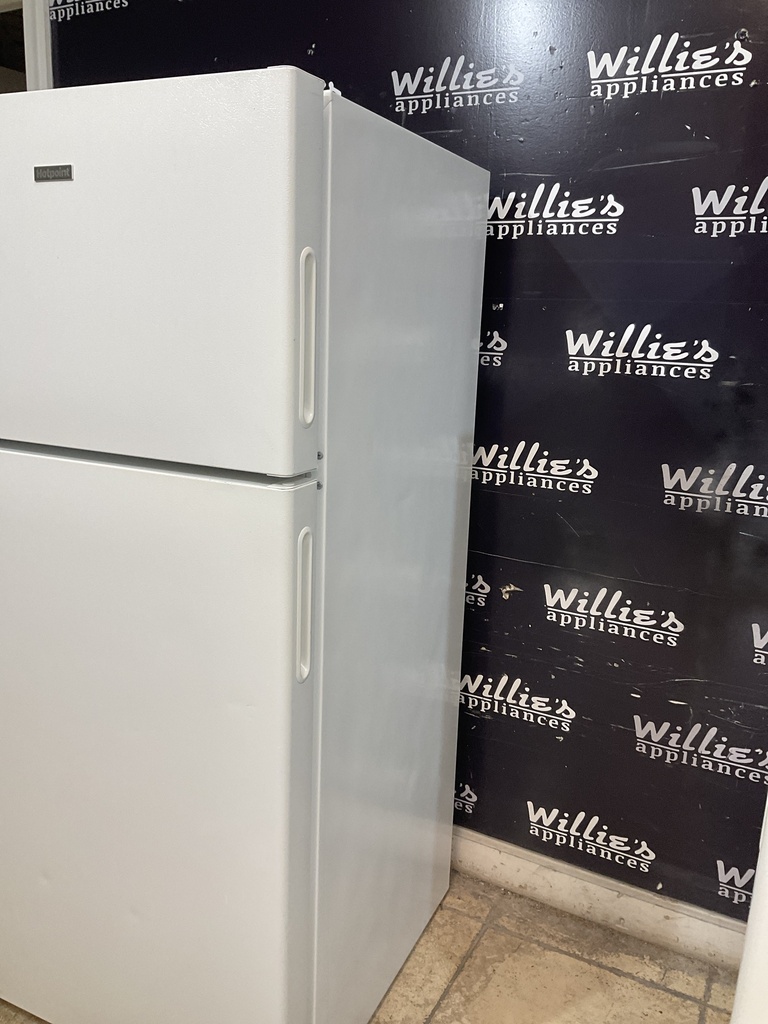 Hotpoint Used Refrigerator Top and Bottom 28x61 1/2” (White)