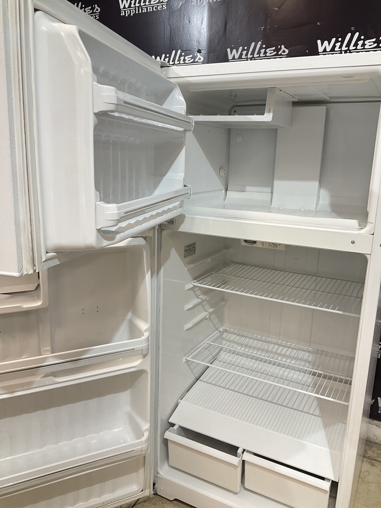 Ge Used Refrigerator Top and Bottom 28x61 1/2” (White)