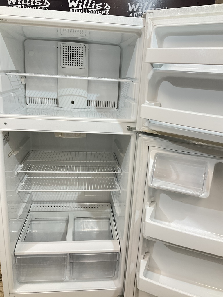 Hotpoint Used Refrigerator Top and Bottom 28x61 (White) 