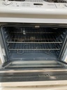 Ge Used Electric Stove 220volts (40/50 AMP) 30inches {4 prong} (White) 