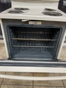 Ge Used Electric Stove 220volts (40/50 AMP) 30inches {3 prong} (Bisque)