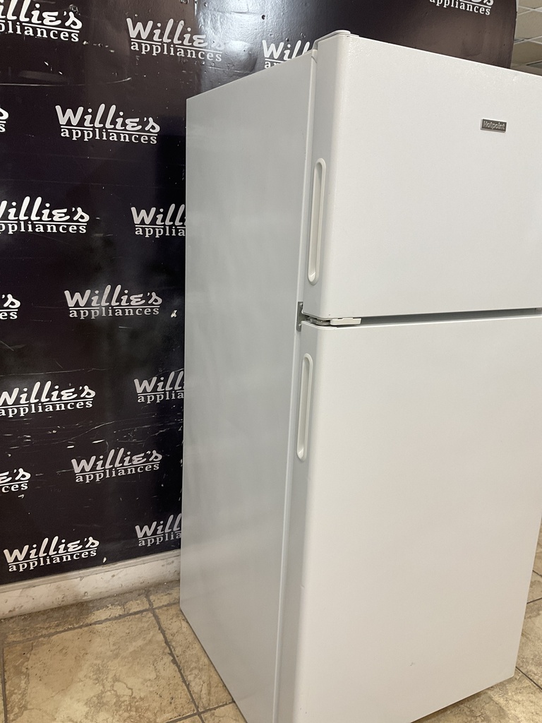 Hotpoint Used Refrigerator Top and Bottom 28x61 1/2” (White) 