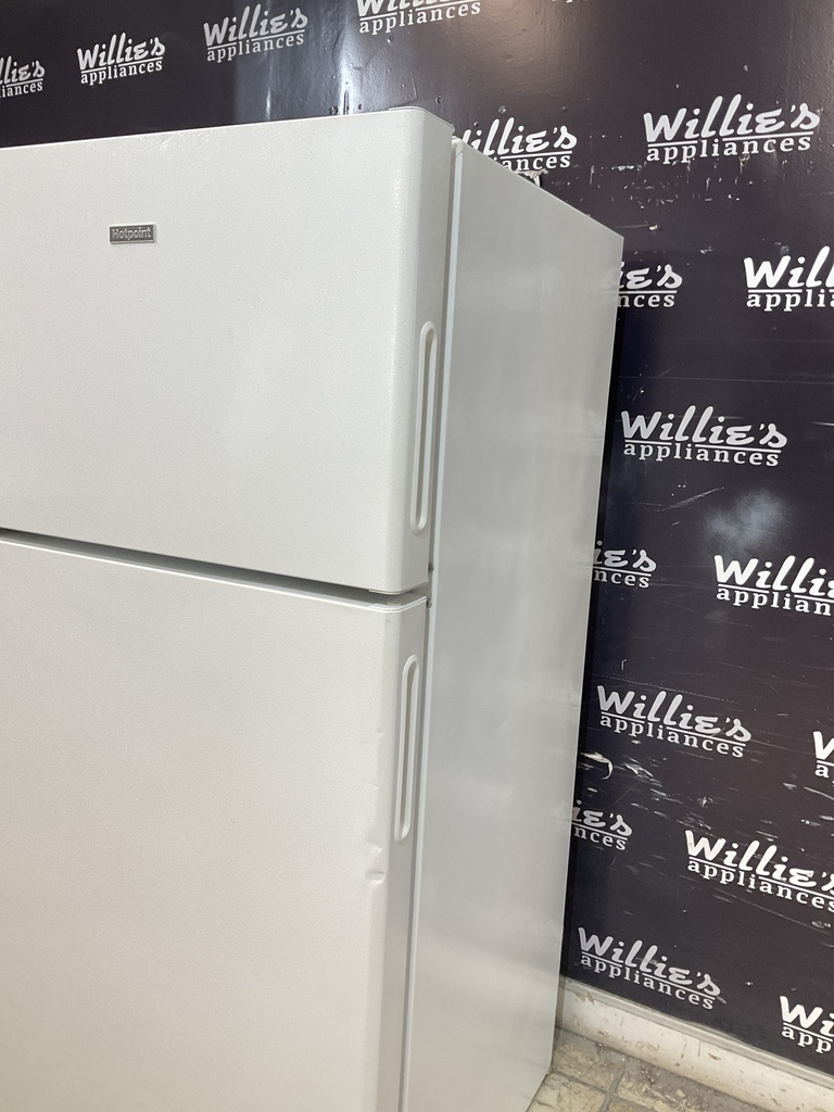 Hotpoint Used Refrigerator Top and Bottom 28x61 1/2” (White) 
