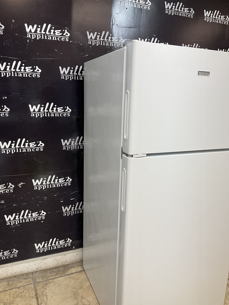 Ge Used Refrigerator Top and Bottom 28x61 1/2” (White) 